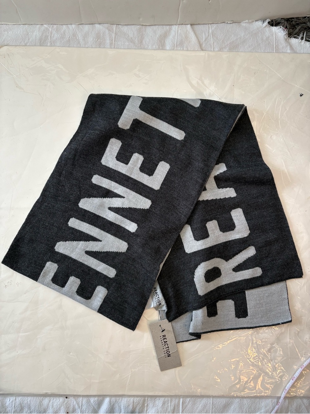 New Kenneth Cole Reaction grey  and Gray Scarf